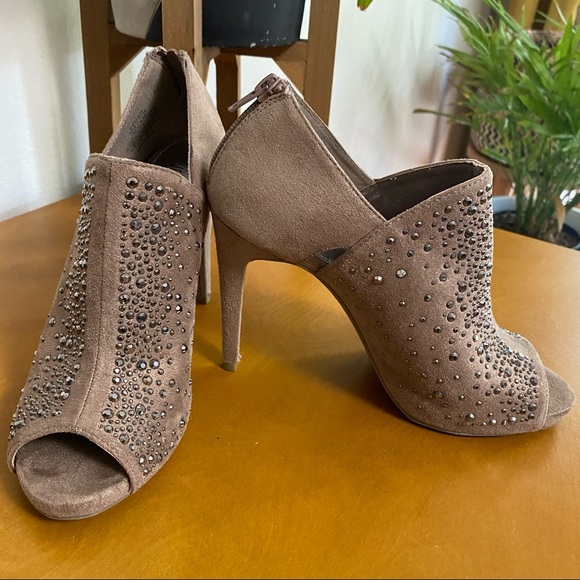 Jennifer Lopez Shoes - NWOT Jennifer Lopez heels